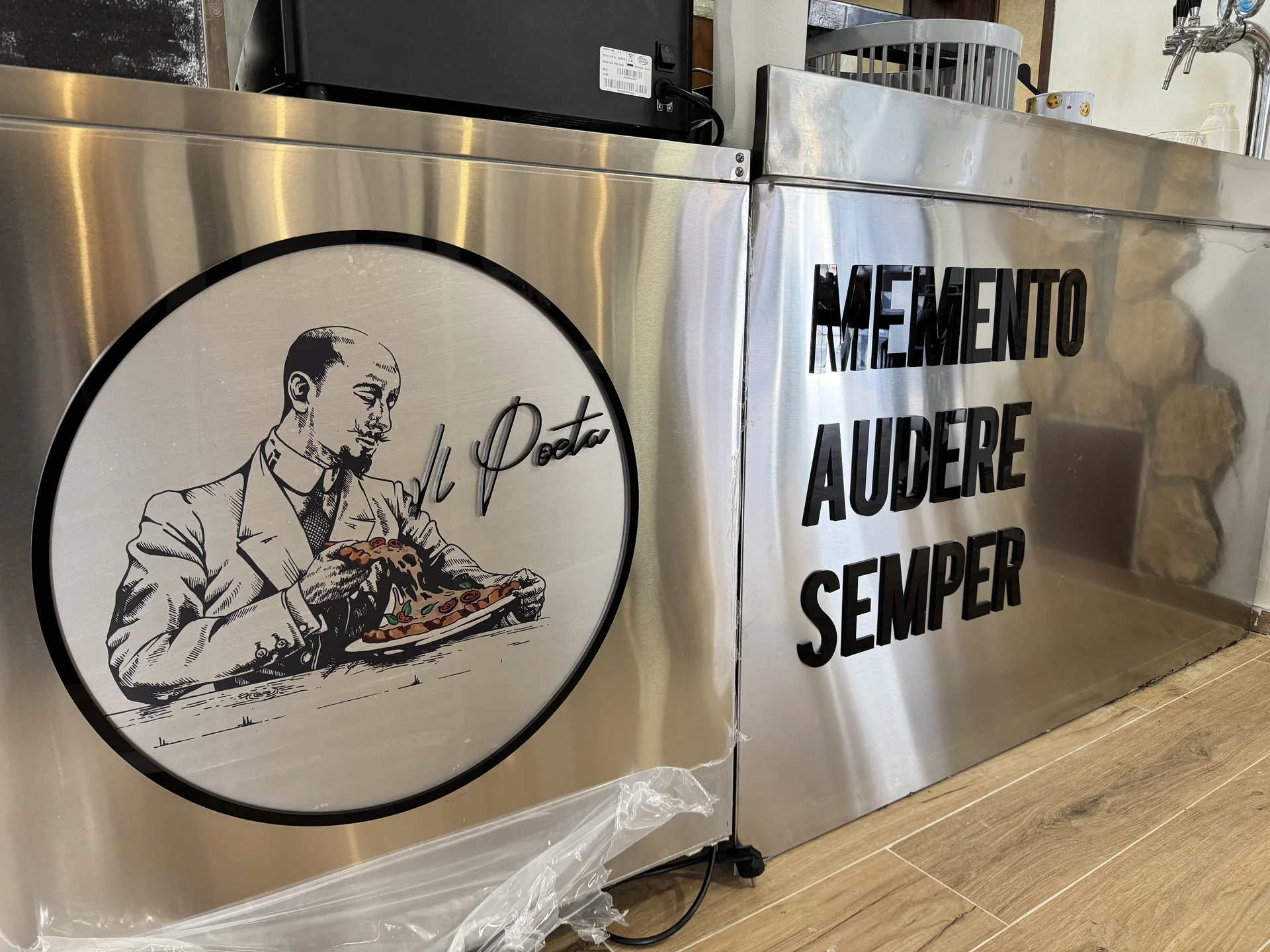 Elemento personalizzato realizzato da Neon Vega