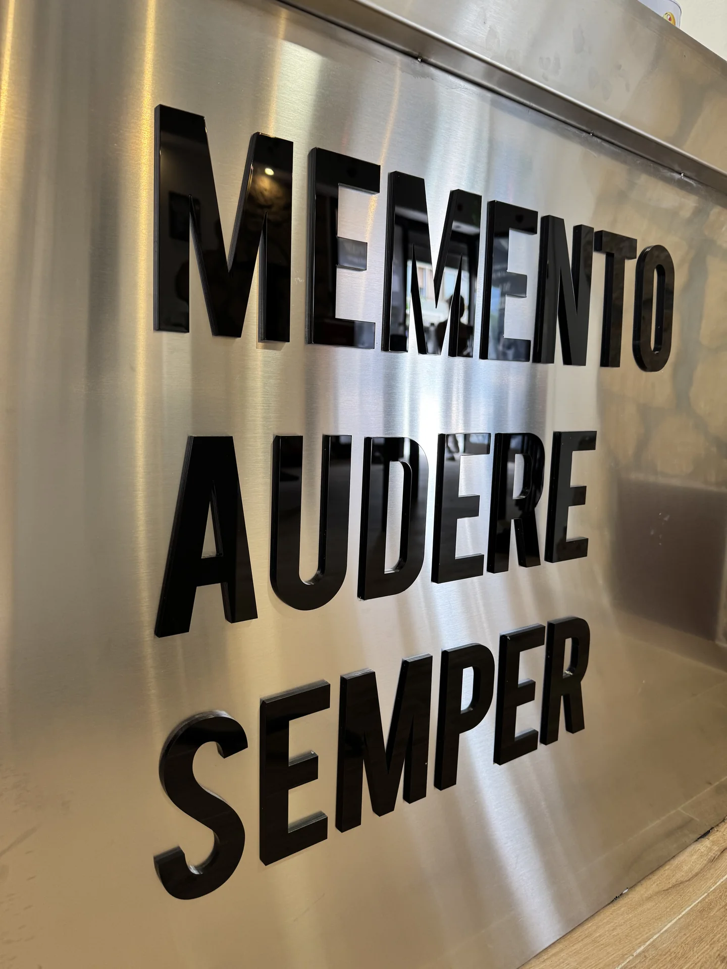 Dettaglio di una lavorazione Neon Vega