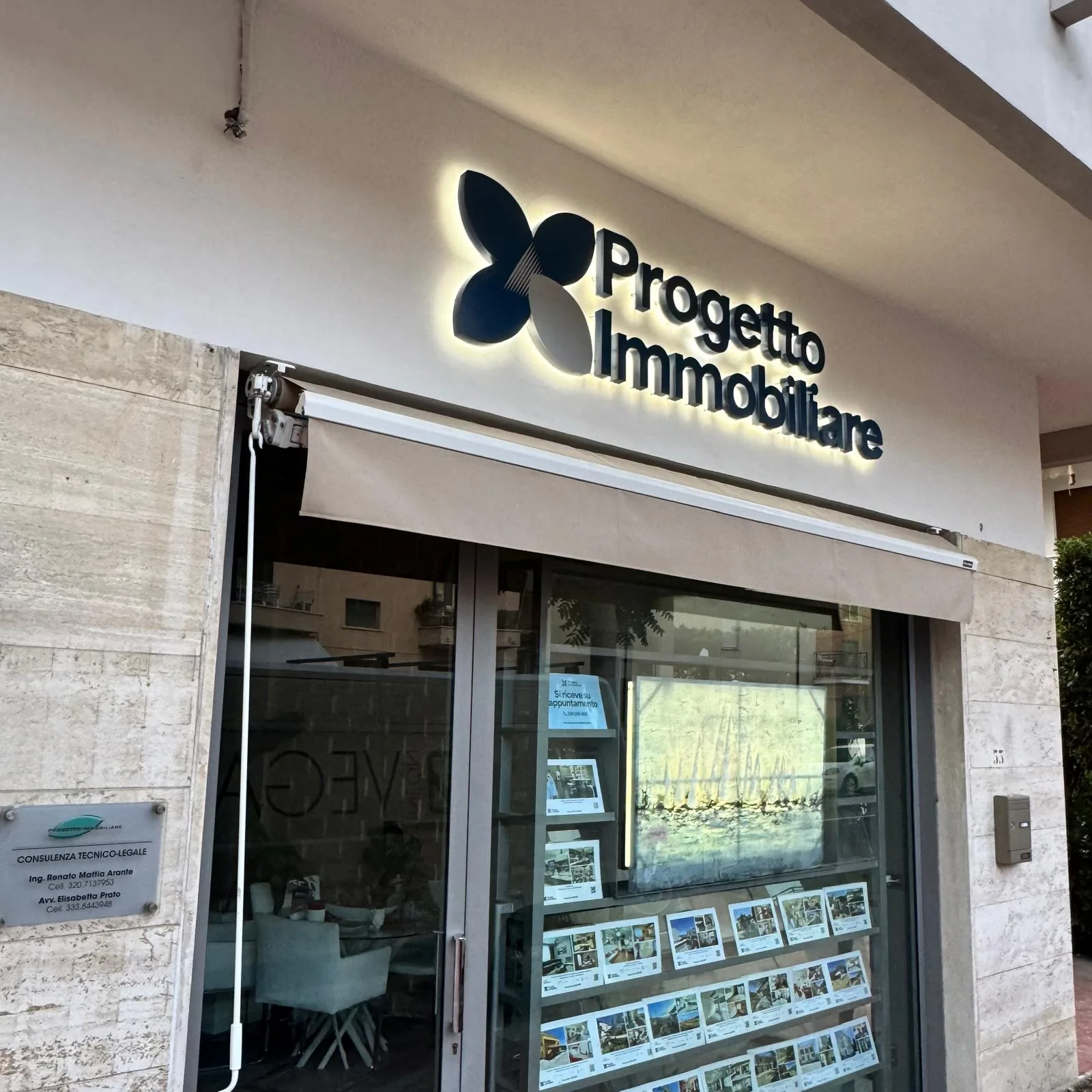 Insegna retroilluminata Progetto Immobiliare