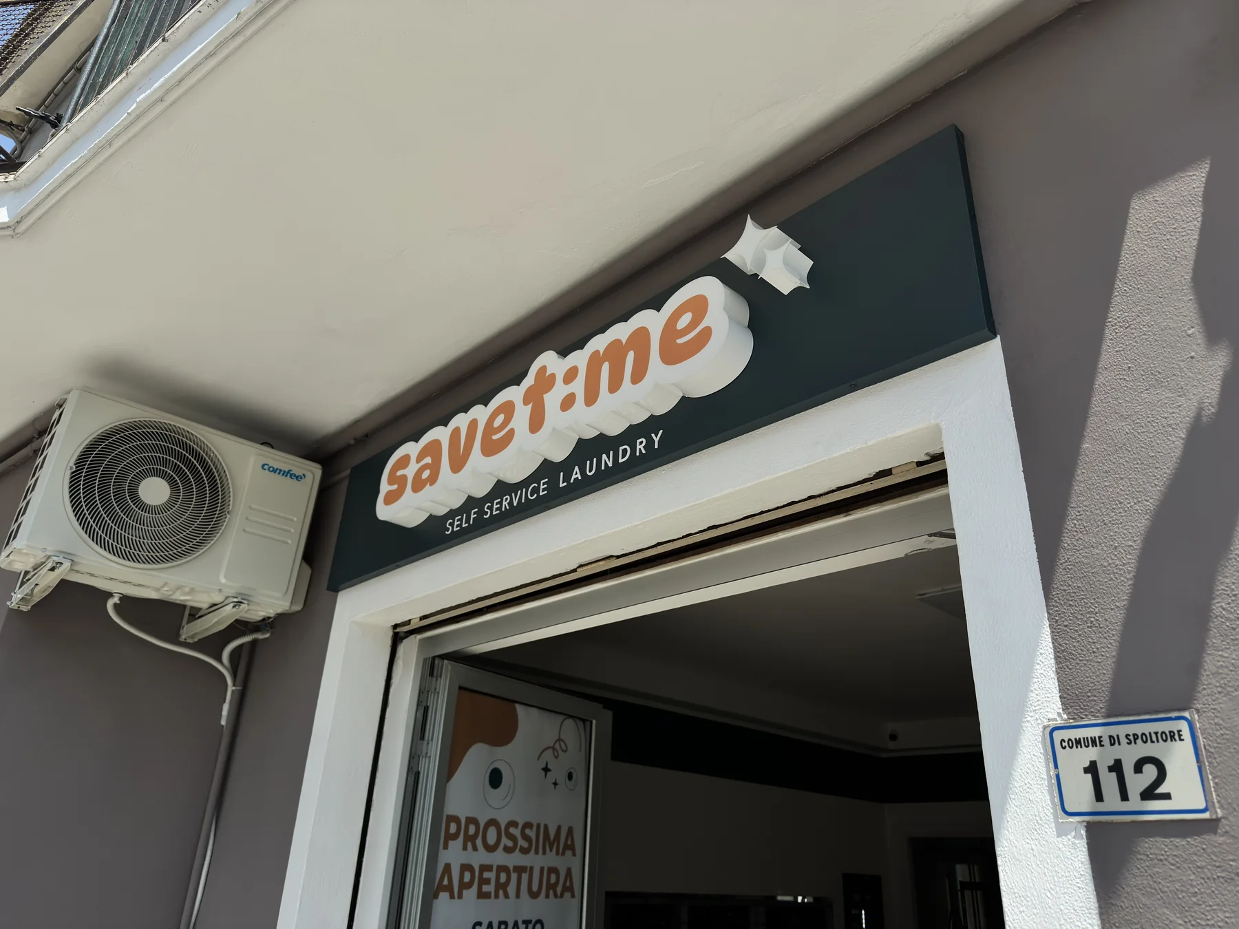 Insegna Save Time Self Service Laundry