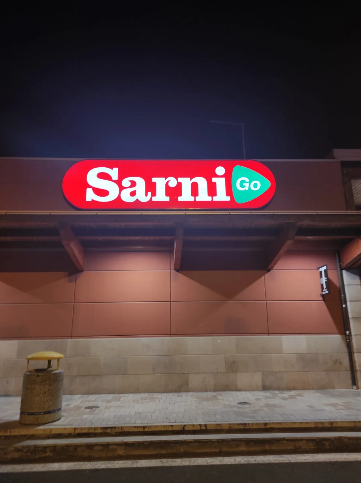 Insegna luminosa Sarni Go