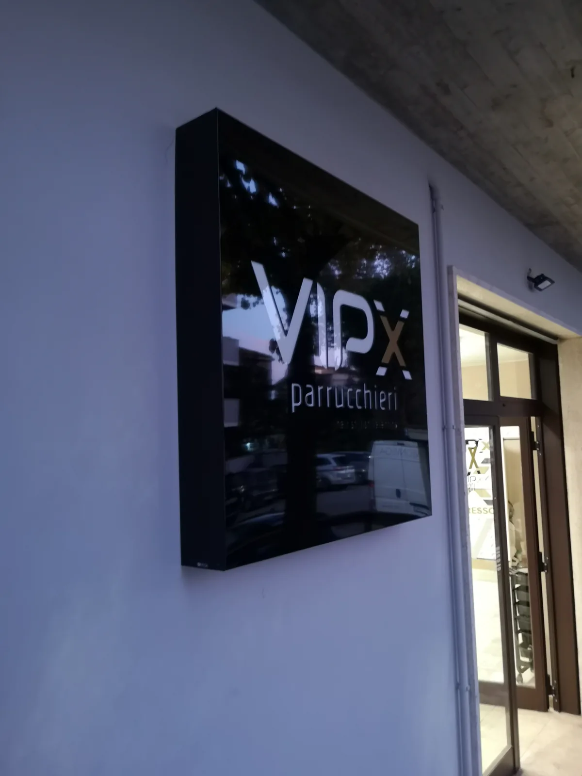 Cassonetto a parete VPX Parrucchieri