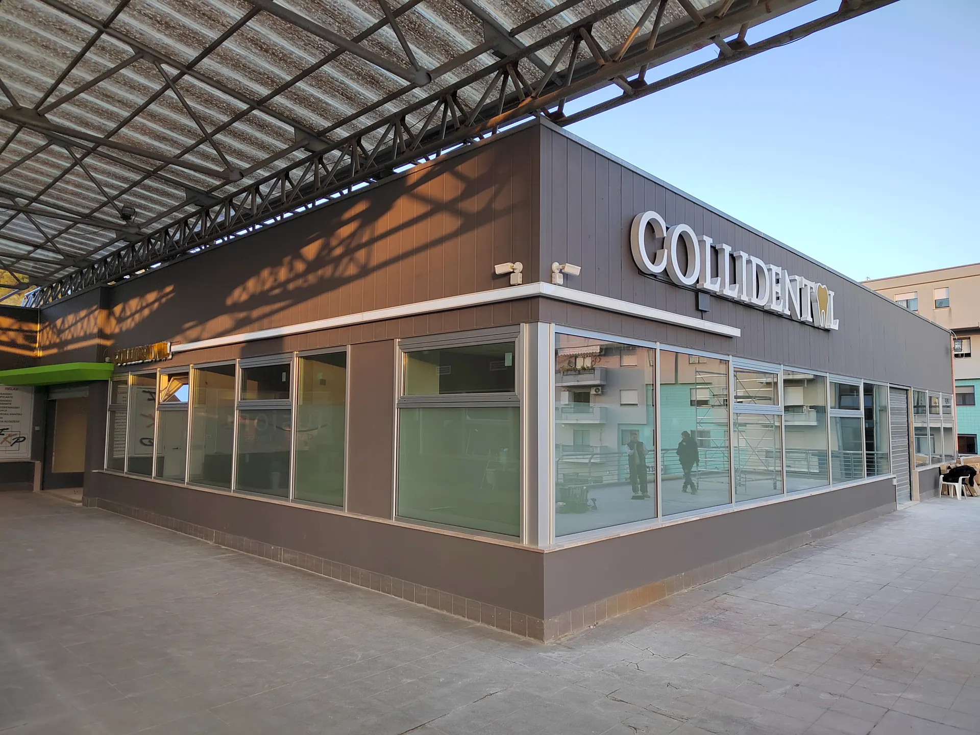 Lettere scatolate Collidental installate