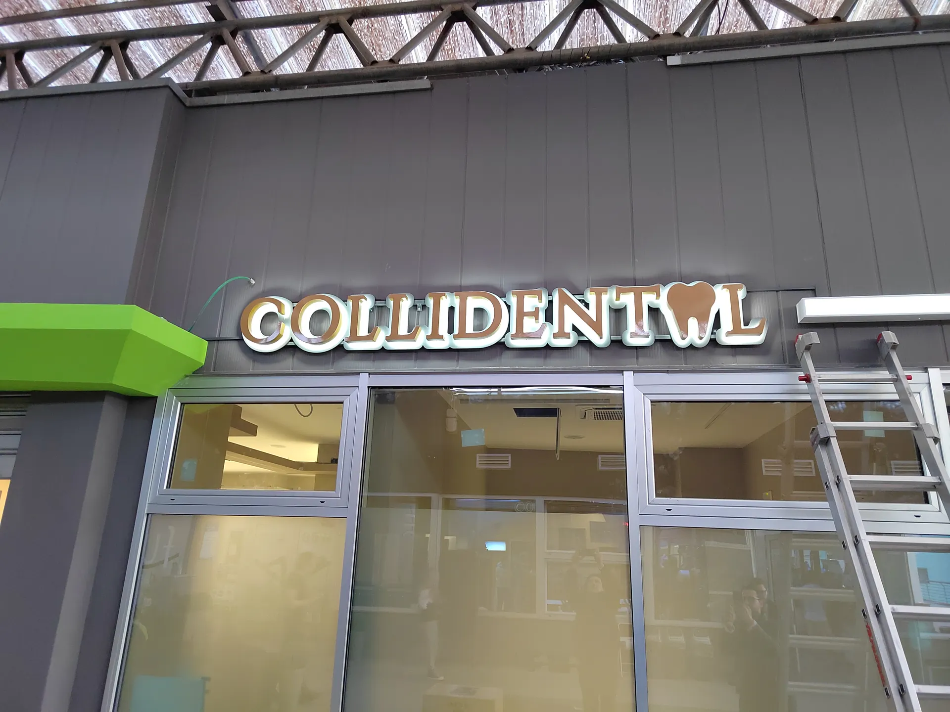 Lettere scatolate Collidental illuminate