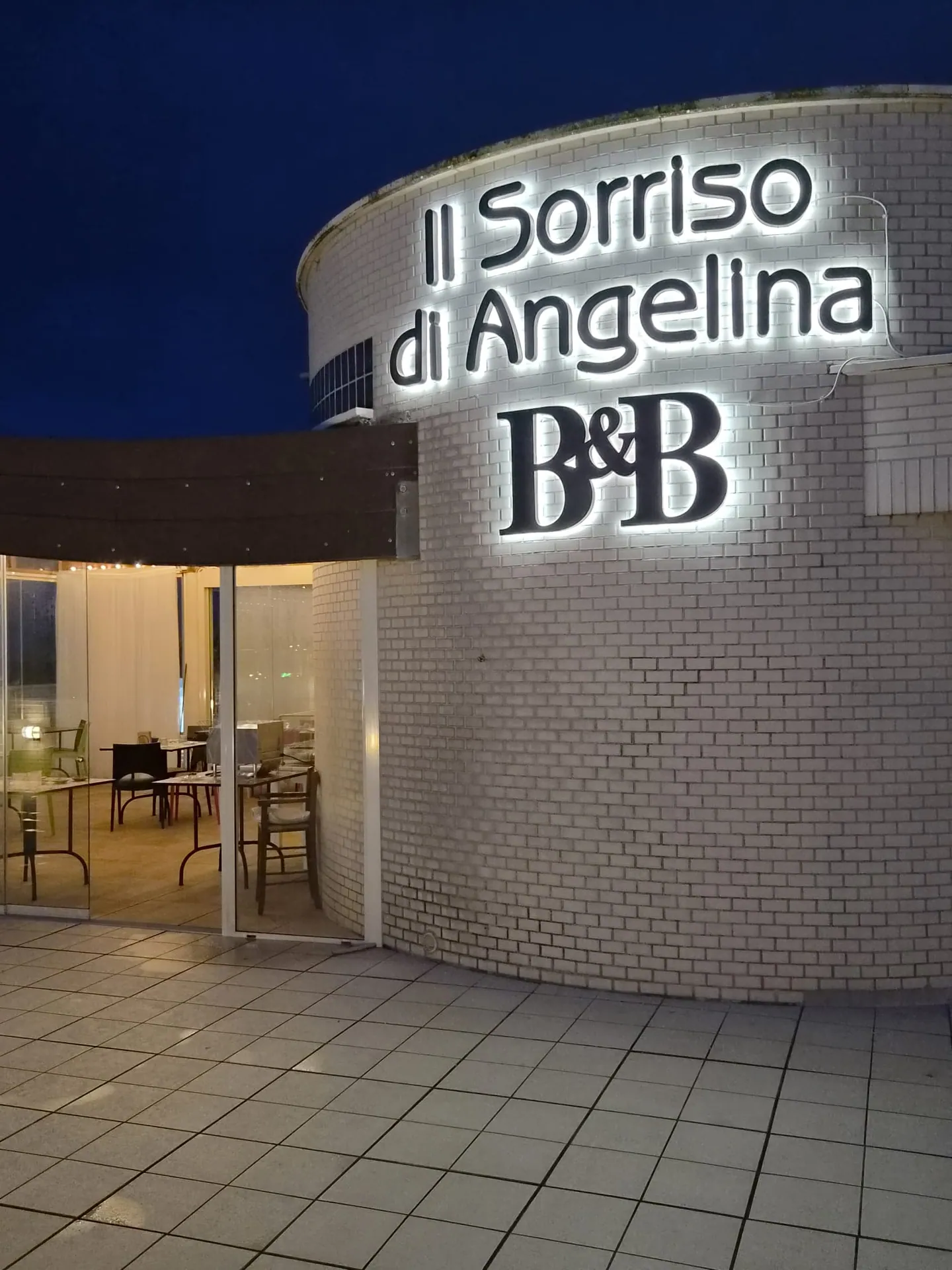 Insegna retroilluminata Il Sorriso di Angelina