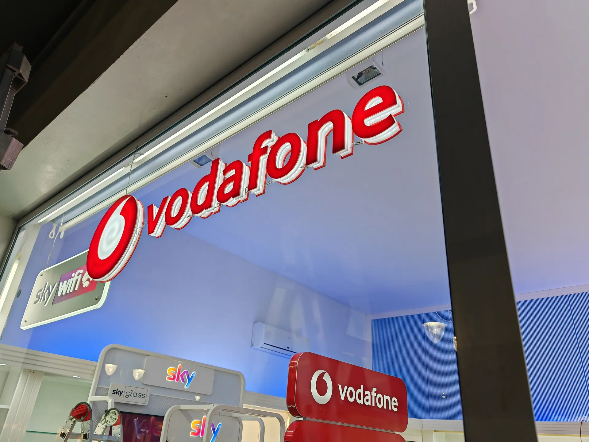Seconda vista delle lettere scatolate Vodafone