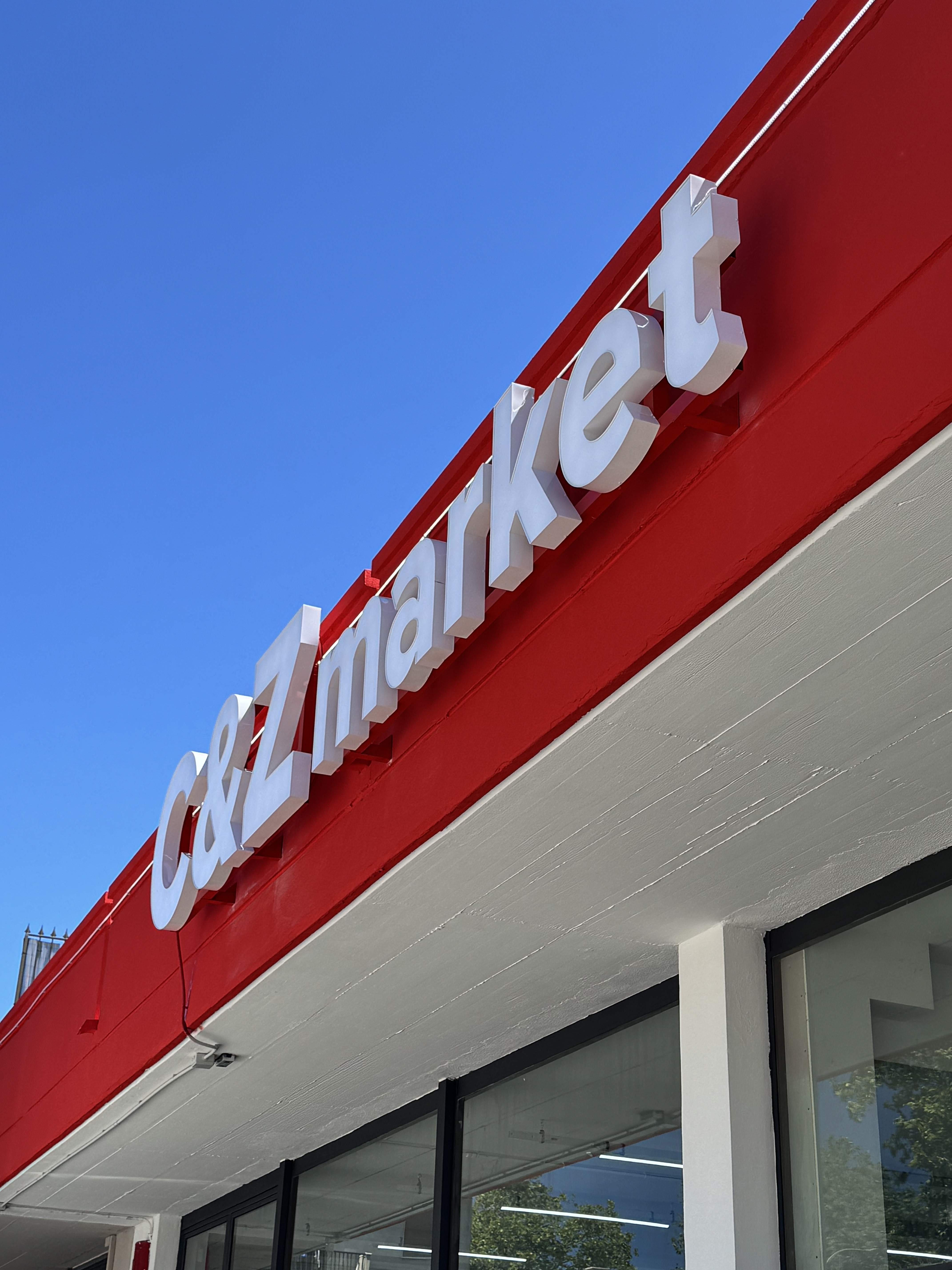 Insegna a lettere scatolate C&Z Market