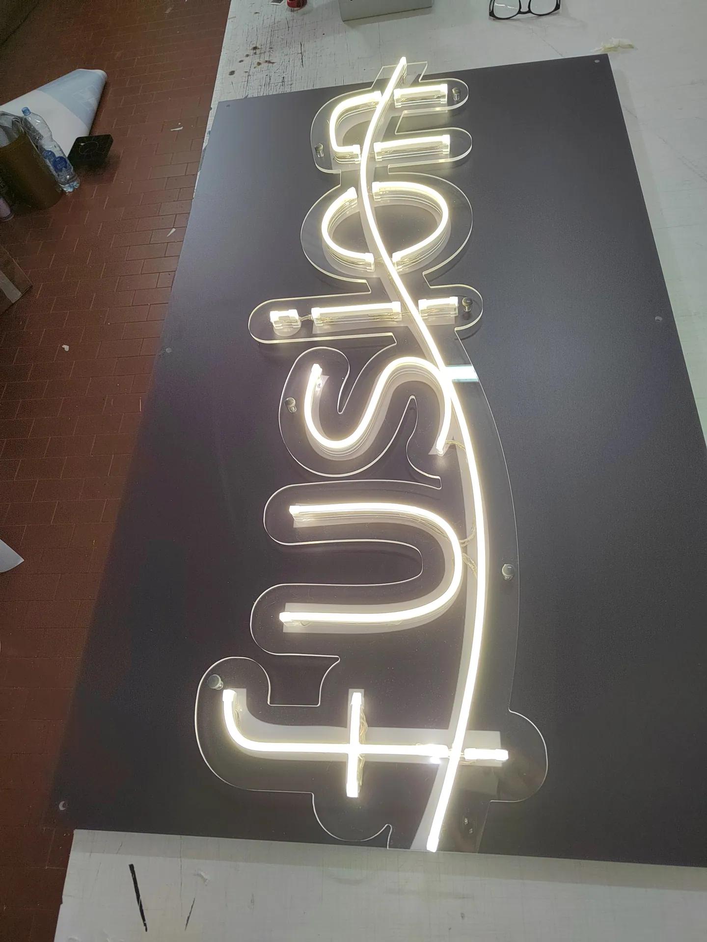 Scritta Neon LED in lavorazione
