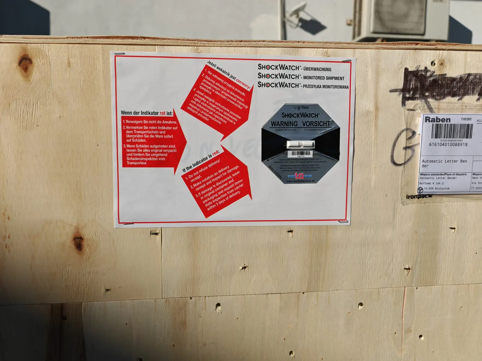 Produzione di un'insegna nel laboratorio Neon Vega
