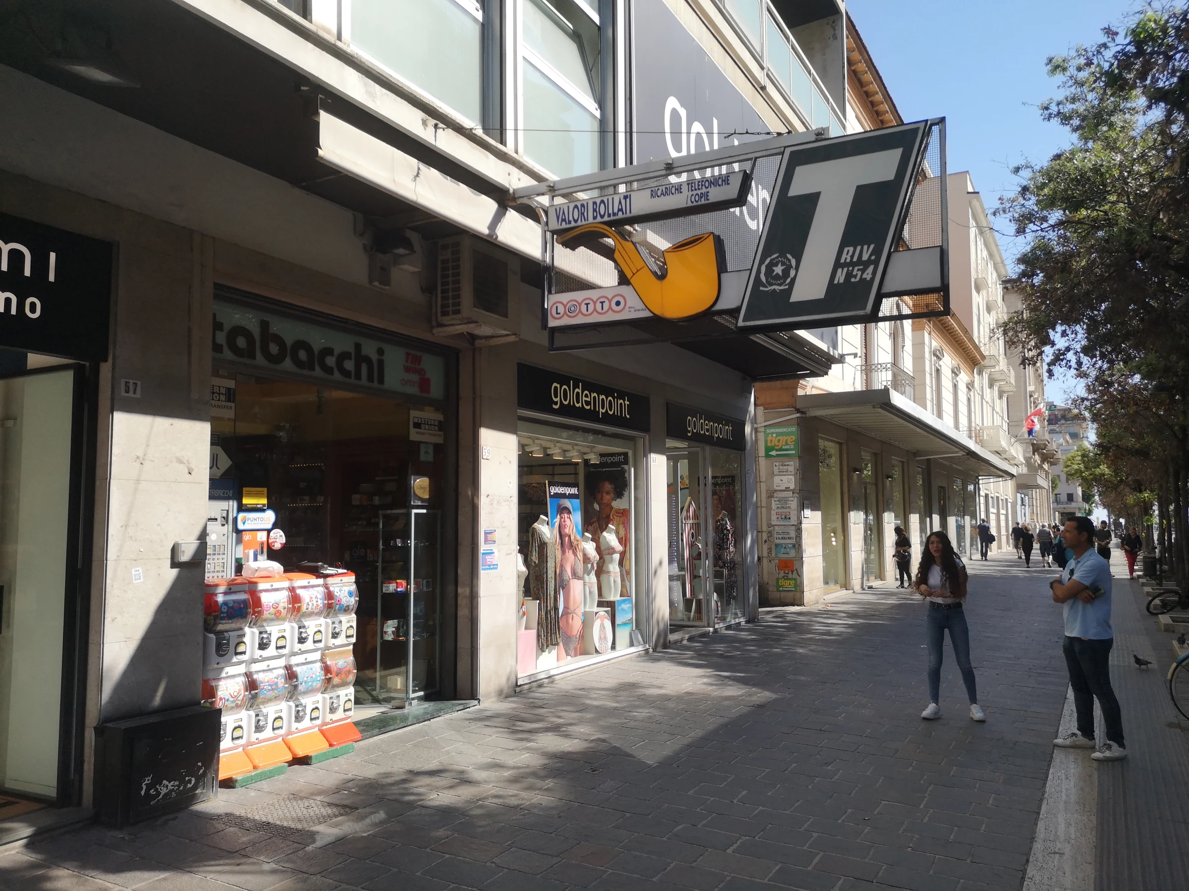 Facciata della Tabaccheria del Corso prima dell’intervento