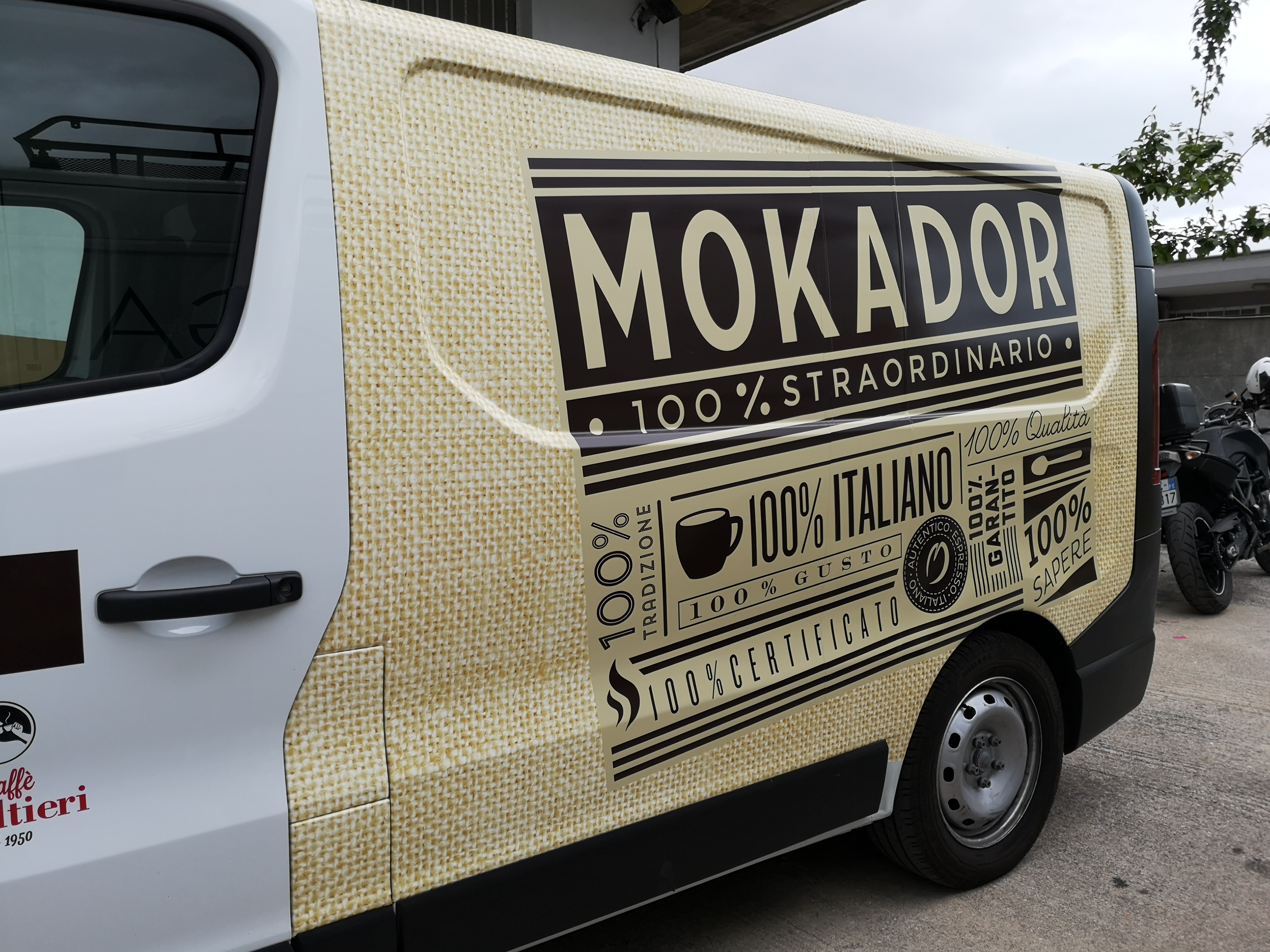 Wrapping del furgone Mokador